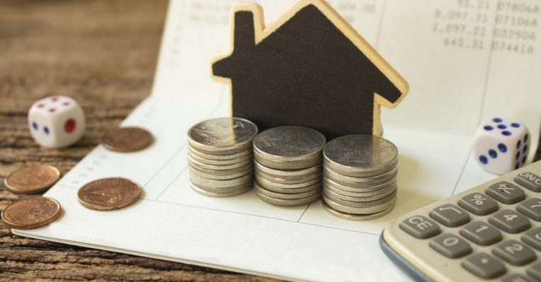 House prices drop in April but 'regional differences' emerge ‒ Halifax - Vimarsana News