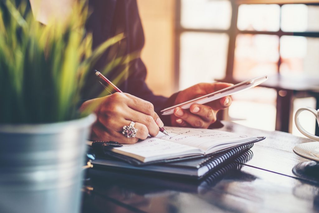 Majority of people want financial advice from a person not AI, research shows 