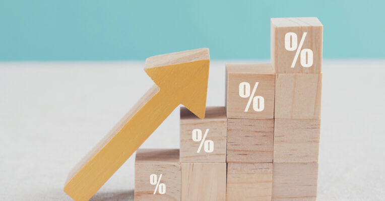 blocks with percentage signs and an upwards arrow to denote a story about average mortgage rates