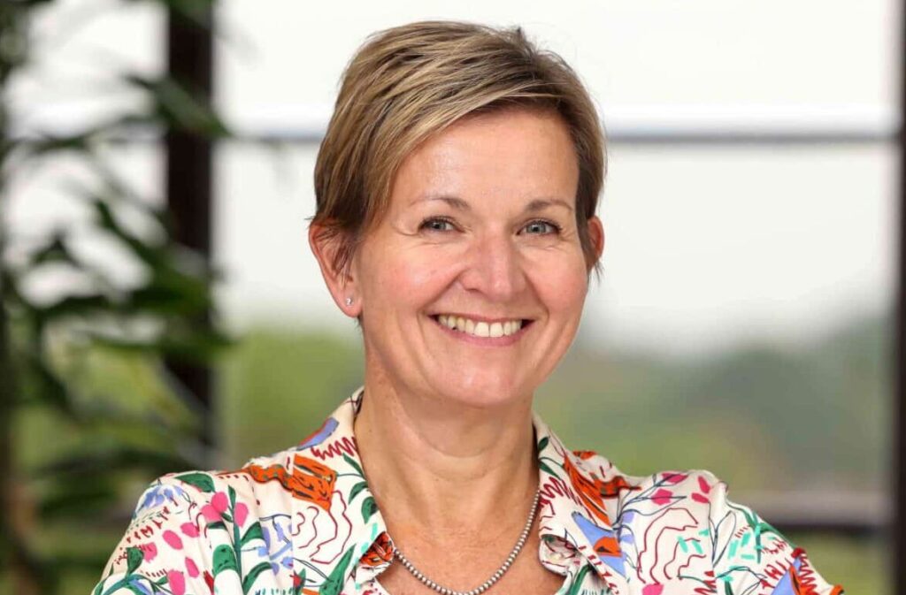 Paragon Bank makes four senior sales promotions