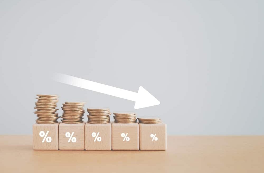 blocks with coins and percentage signs and a downwards-facing arrow to denote Barclays' sub-4% mortgage