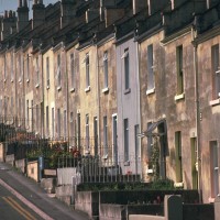 House price growth holds in April but positive sales trend won’t last – RICS