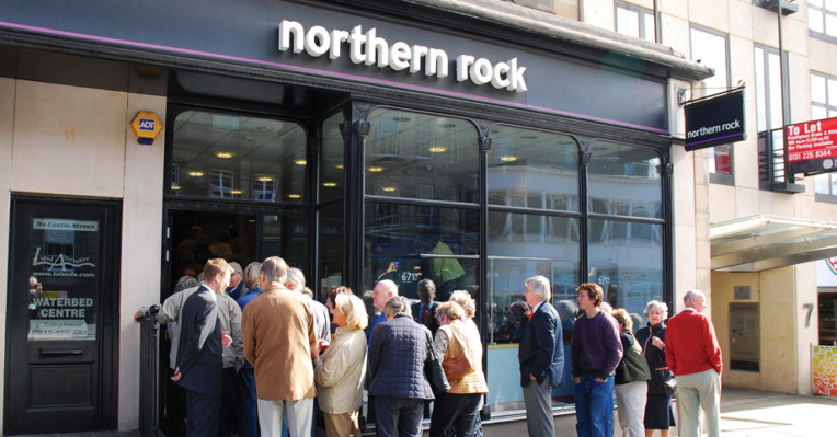 crowds trying to withdraw money during run on Northern Rock