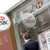 HSBC quarterly profits rise 32%