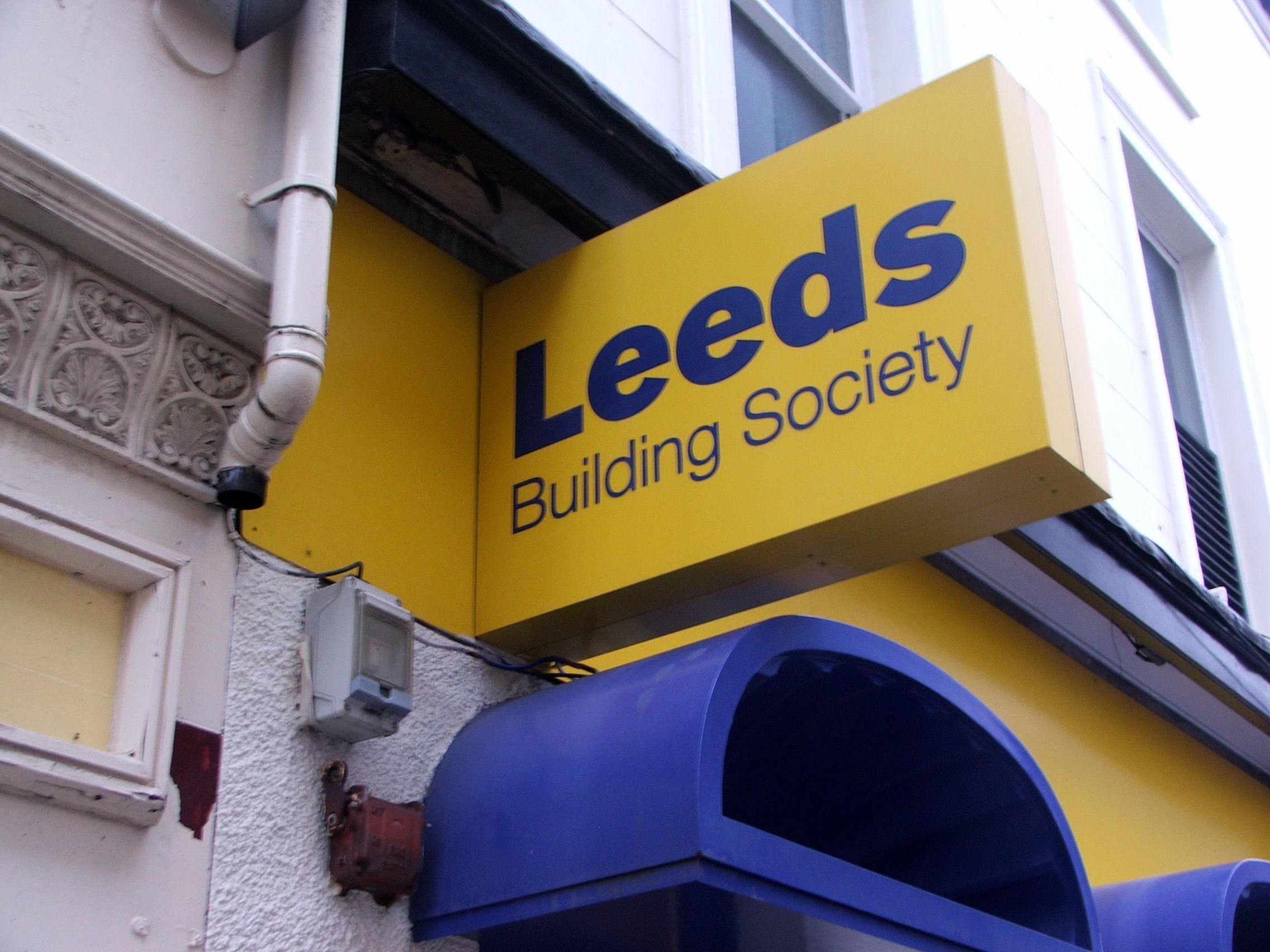 Leeds BS cuts 3year fixed rate to 3.79