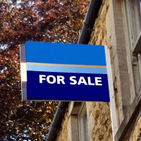 Falling house prices deter sellers from moving – Housesimple  